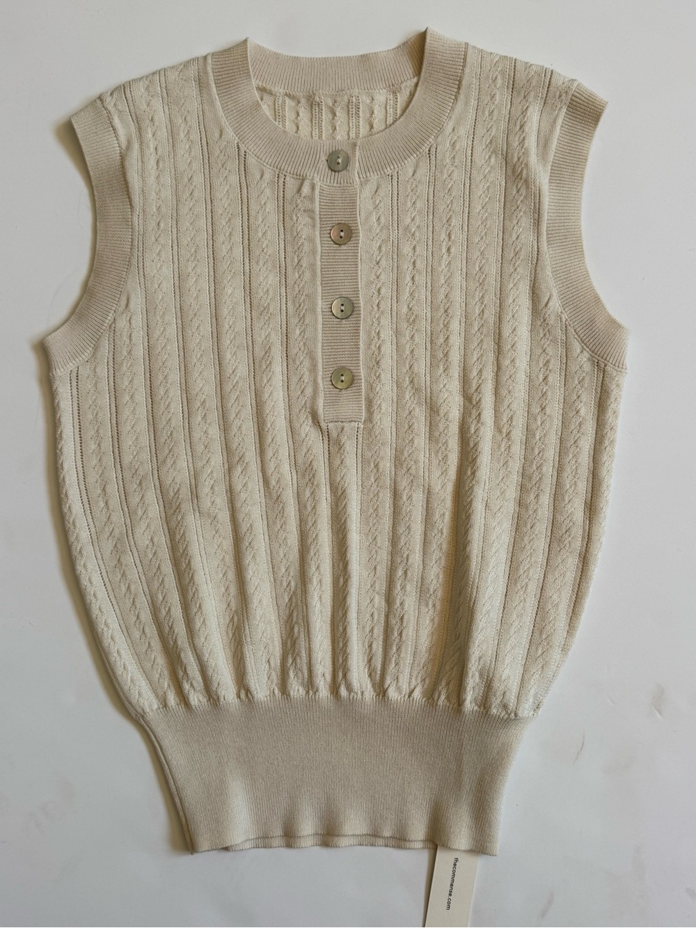 Commense Sleeveless Cable Knit Pullover Vest in Cream size Small